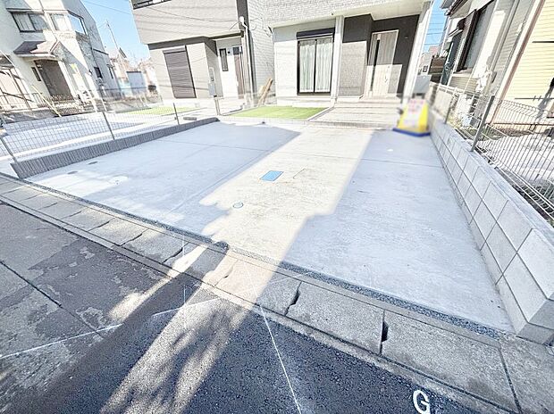 駐車2台可能!急なお客様の駐車に。また、ご家族の自転車スペースとしても大活躍。