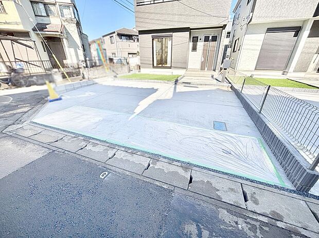 駐車2台可能!急なお客様の駐車に。また、ご家族の自転車スペースとしても大活躍。