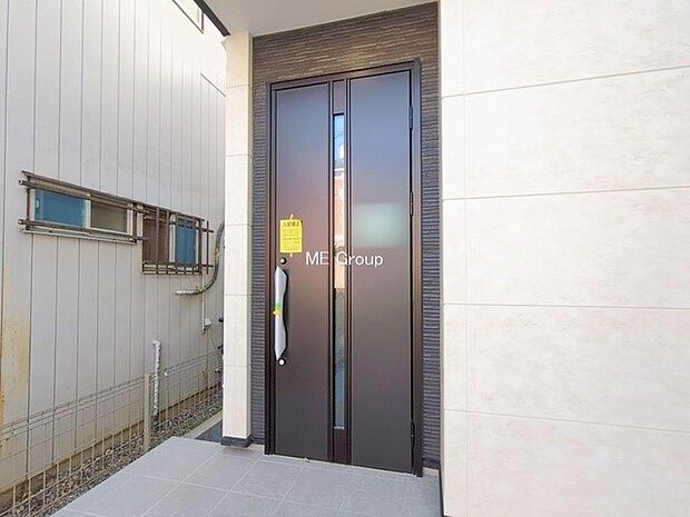 住まいの顔を演出する、玄関ドア。