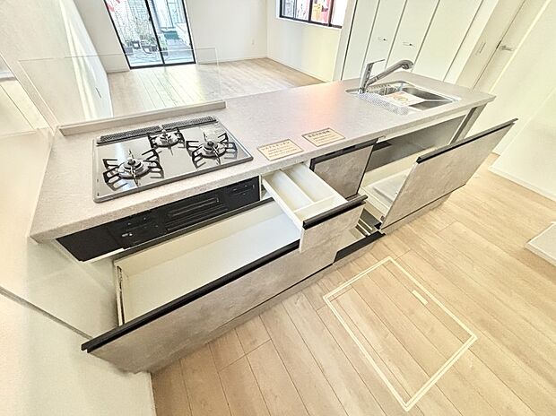 使いやすさを優先したスライド式収納タイプ!