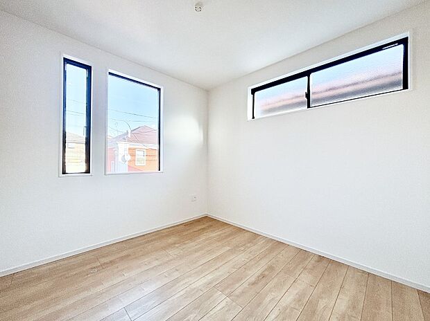 窓からのやさしい光が心地よいプライベートルーム