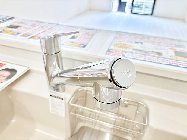 いつでも清潔なおいしいお水を。一つの水栓で水道水と浄水を使い分け。