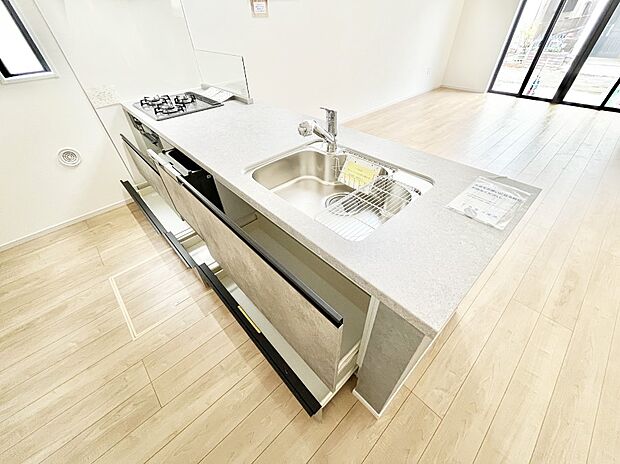 使いやすさを優先したスライド式収納タイプ！