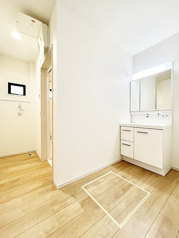 清潔感ある洗面化粧室で朝の身支度も快適