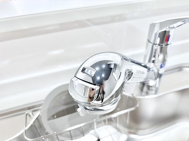 いつでも清潔なおいしいお水を。一つの水栓で水道水と浄水を使い分け。