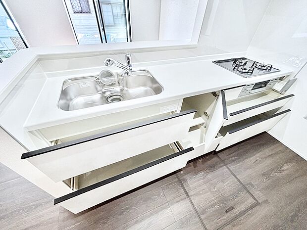 使いやすさを優先したスライド式収納タイプ！