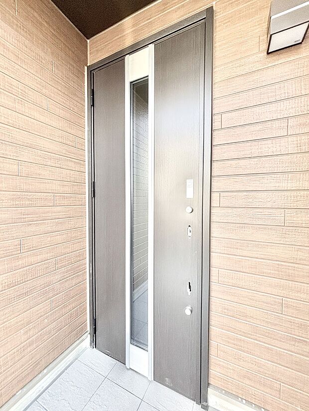 大切な家族、来客を出迎える玄関。