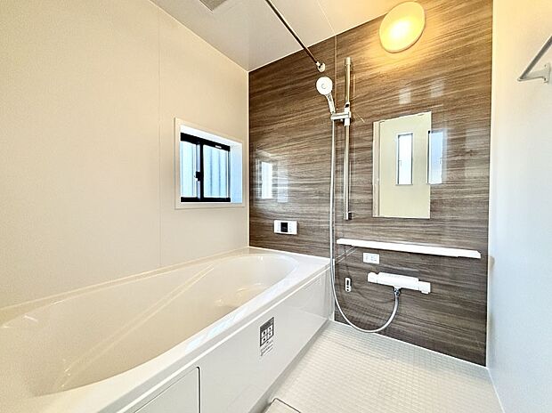 落ち着いた雰囲気でゆっくりお寛ぎいただけるバスルーム