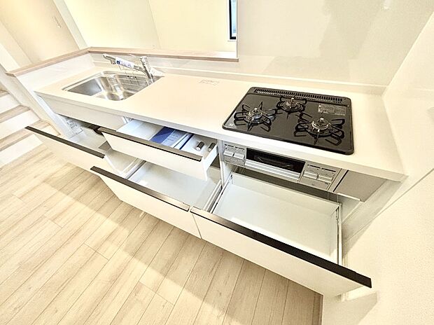 使いやすさを優先したスライド式収納タイプ！