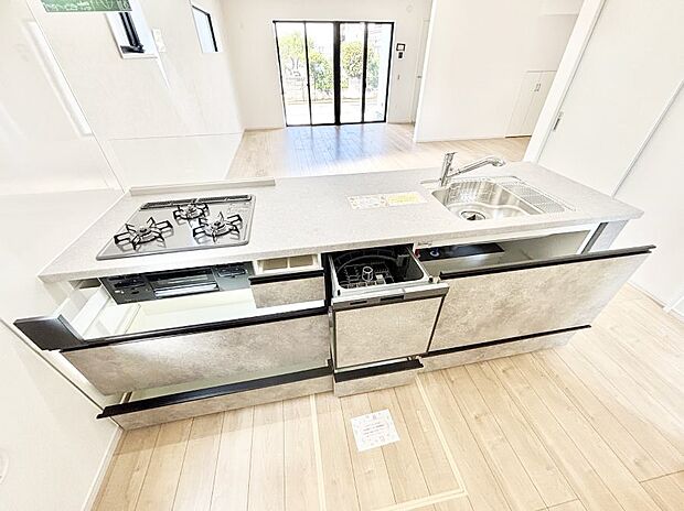 使いやすさを優先したスライド式収納タイプ!