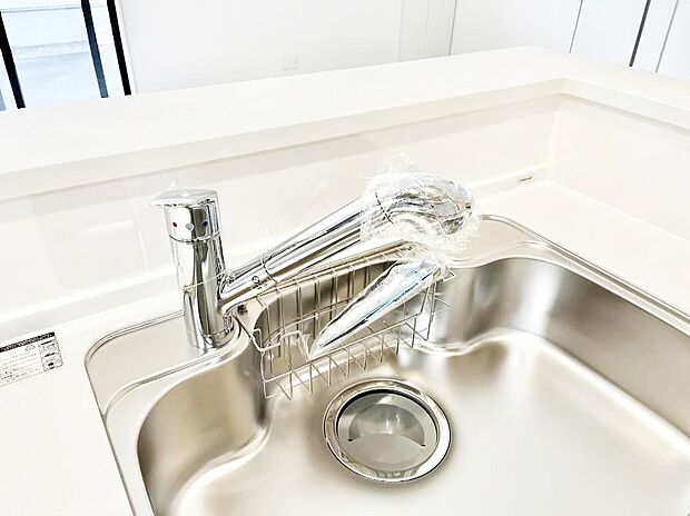 いつでも清潔なおいしいお水を。一つの水栓で水道水と浄水を使い分け。