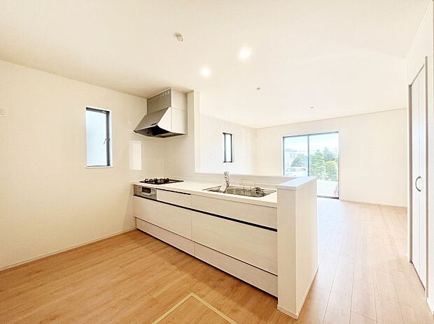 料理をしながらご家族との会話を楽しめる対面カウンターキッチン