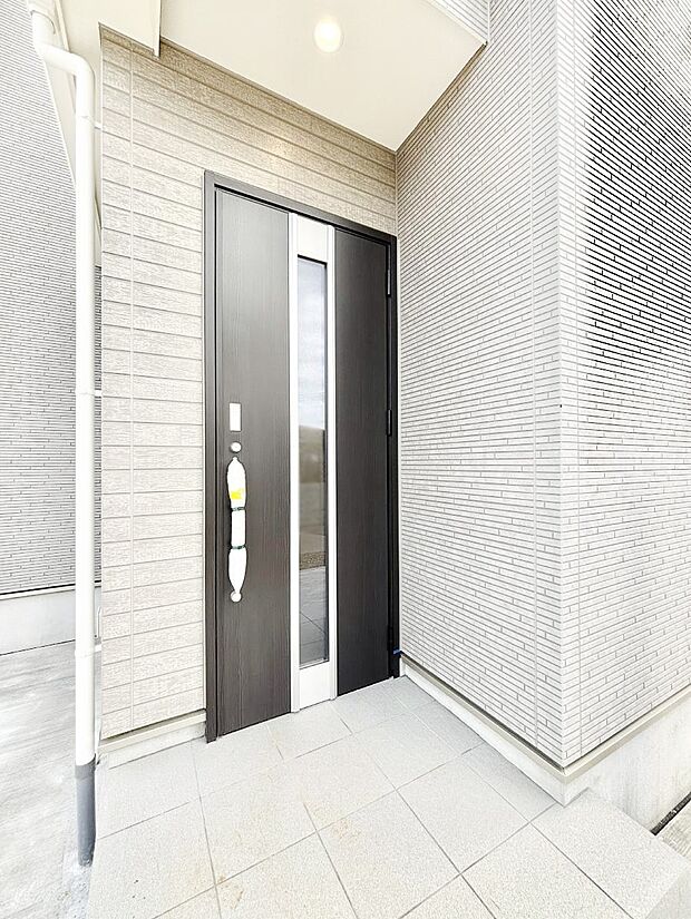 大切な家族、来客を出迎える玄関。