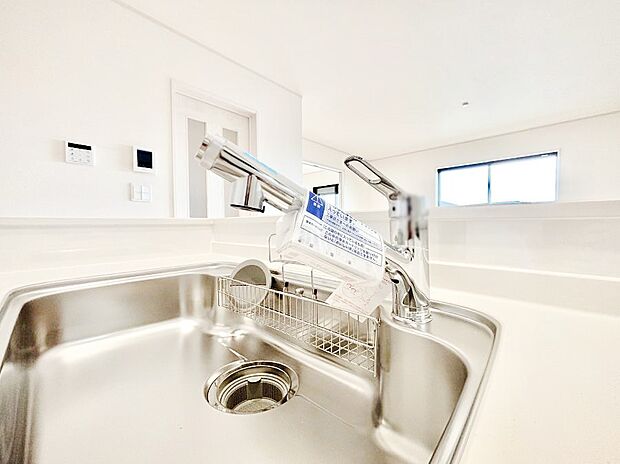 いつでも清潔なおいしいお水を。一つの水栓で水道水と浄水を使い分け。