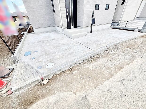 目の前が駐車場だと雨の日も大量にお買い物をした時も便利ですね