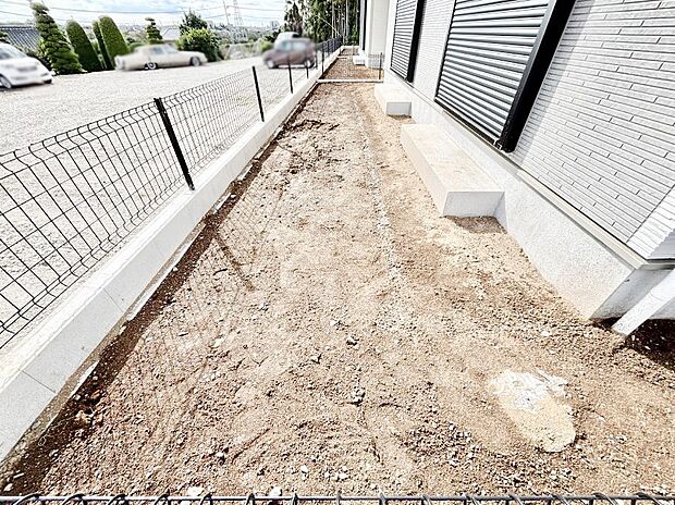 季節のお花を植えて彩りをプラス！