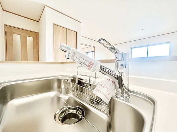 いつでも清潔なおいしいお水を。一つの水栓で水道水と浄水を使い分け。