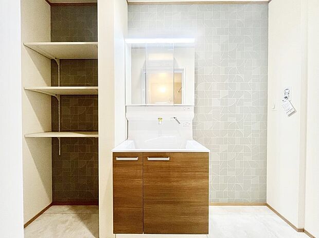 清潔感ある洗面化粧室で朝の身支度も快適