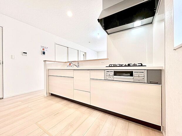 料理をしながらでもご家族との会話を楽しめる対面キッチン