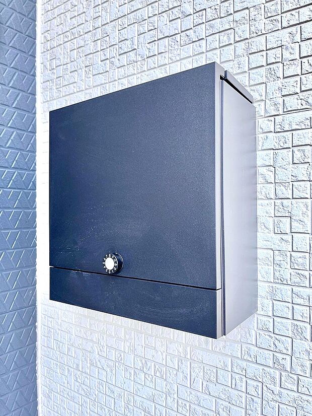 シンプルデザインのポスト。