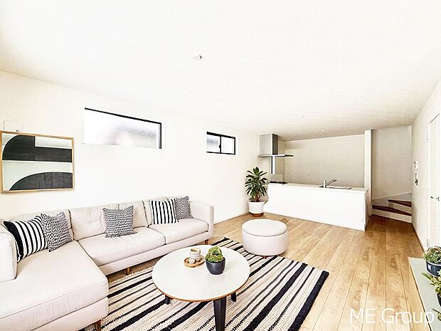 落ち着いた雰囲気のLDKは家族みんなの快適空間※家具はCGです