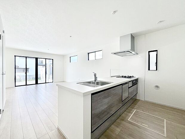 料理をしながらご家族との会話を楽しめる対面カウンターキッチン