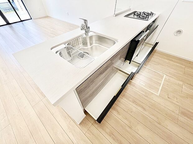 使いやすさを優先したスライド式収納タイプ!