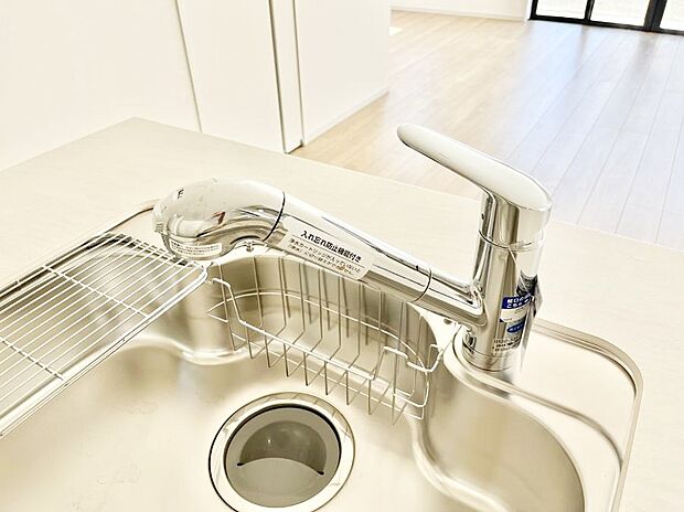 いつでも清潔なおいしいお水を。一つの水栓で水道水と浄水を使い分け。