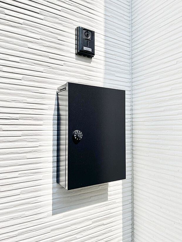 シンプルなデザインのポスト