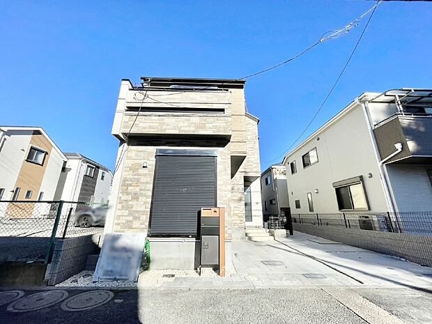 洗練された外観、上質な住空間が広がる室内は永く安心して過ごせる住居です。