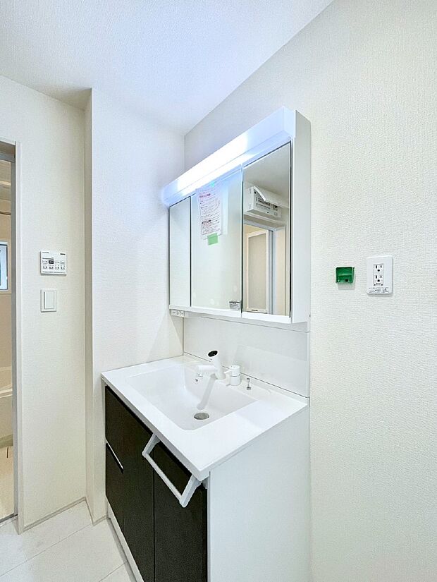 清潔感のある快適空間です。毎日の身支度も気持ち良くお使い頂けます。 