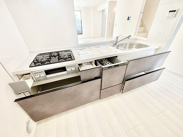 使いやすさを優先したスライド式収納タイプ!