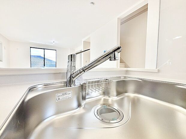 いつでも清潔なおいしいお水を。一つの水栓で水道水と浄水を使い分け。