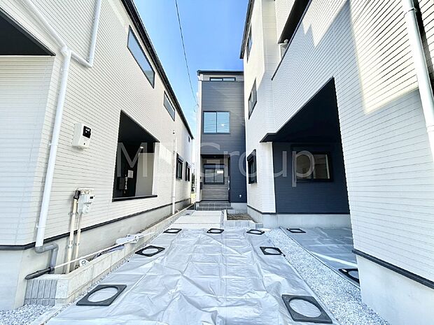 シンプルで落ち着きのある建物は住むかたの個性でオリジナルなものになっていきます。