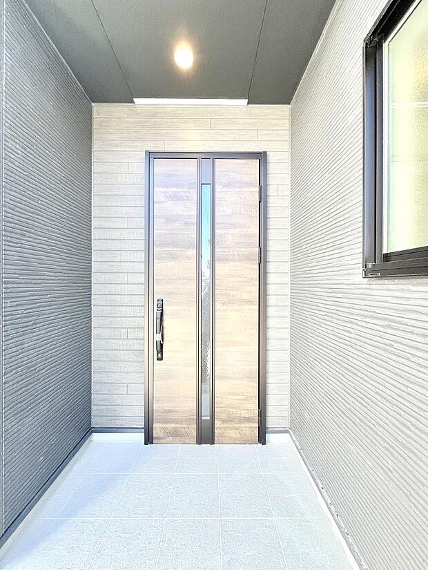 大切な家族、来客を出迎える玄関。