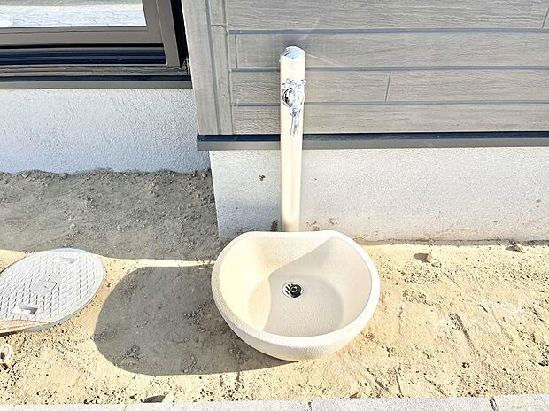 ガーデニングやお掃除に便利な外水栓  