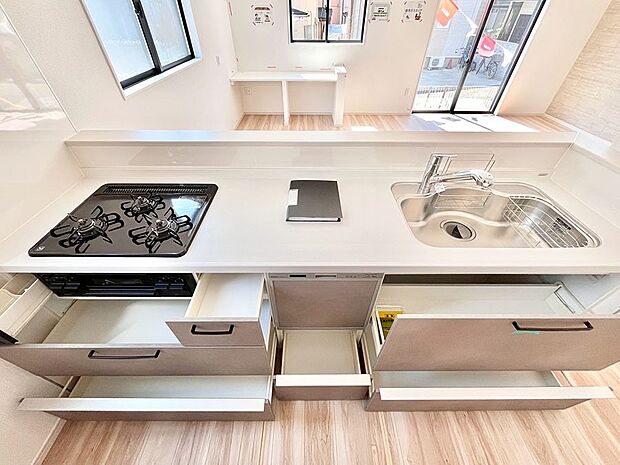 使いやすさを優先したスライド式収納タイプ！