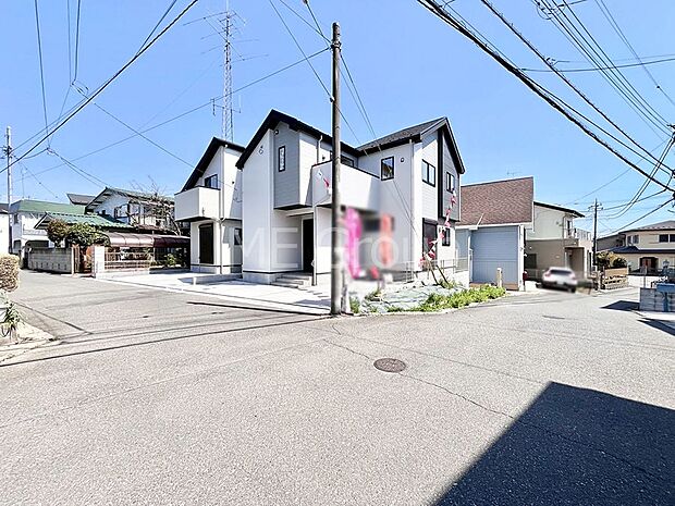 前面道路はきちんと整備されています  