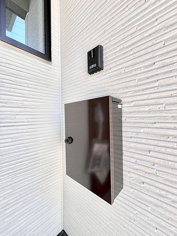 シンプルデザインのポスト。