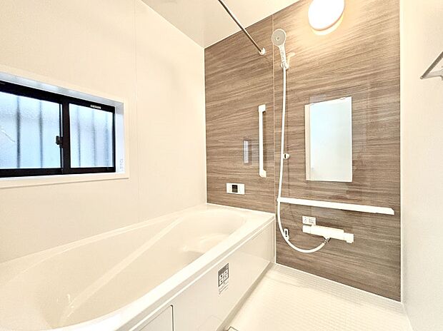 落ち着いた雰囲気でゆっくりお寛ぎいただけるバスルーム