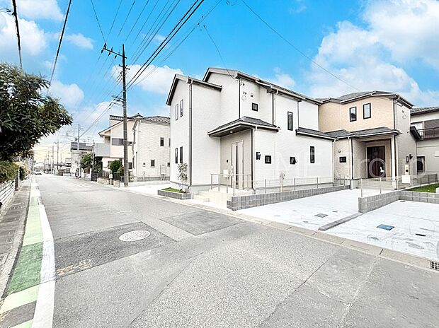 前面道路はきちんと整備されています