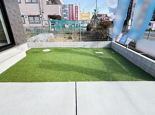 住まいに明るい光と開放感を演出してくれる庭スペース付き！