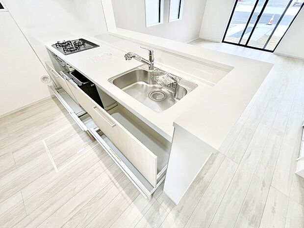 使いやすさを優先したスライド式収納タイプ！