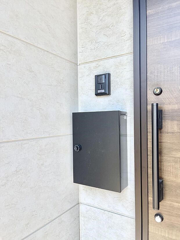 シンプルデザインのポスト。