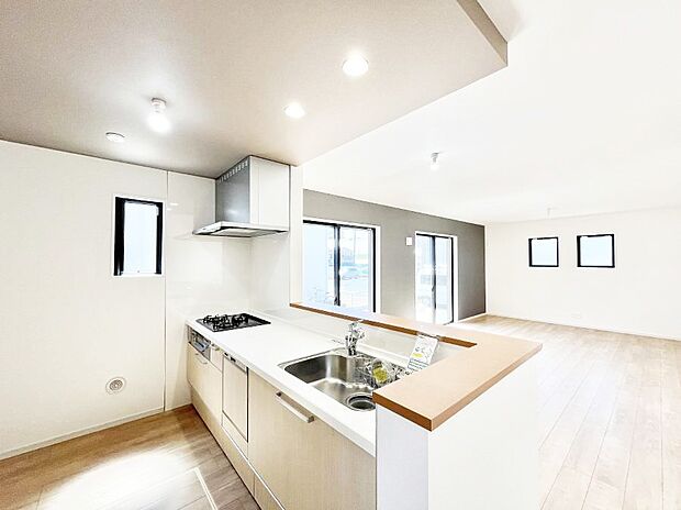 料理をしながらご家族との会話を楽しめる対面カウンターキッチン