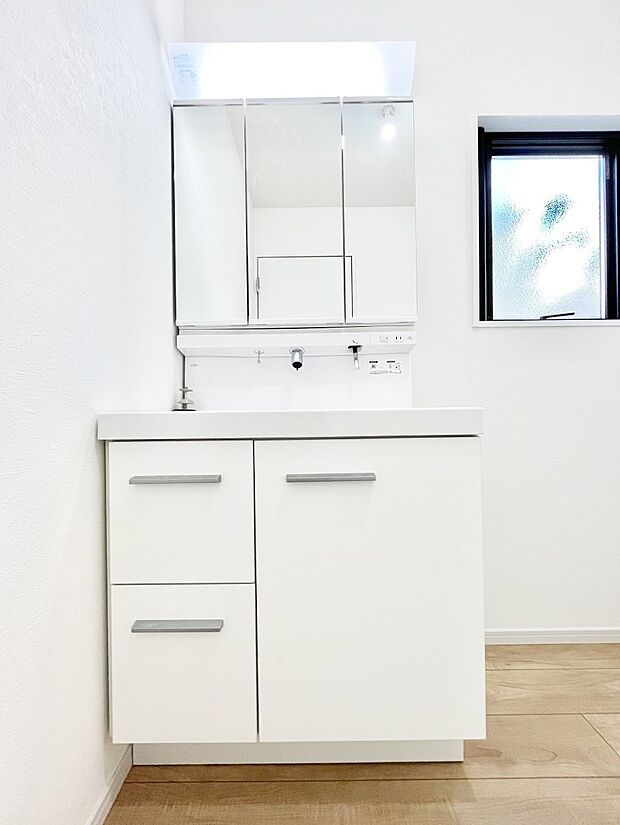 収納力と機能性に優れた洗面化粧台