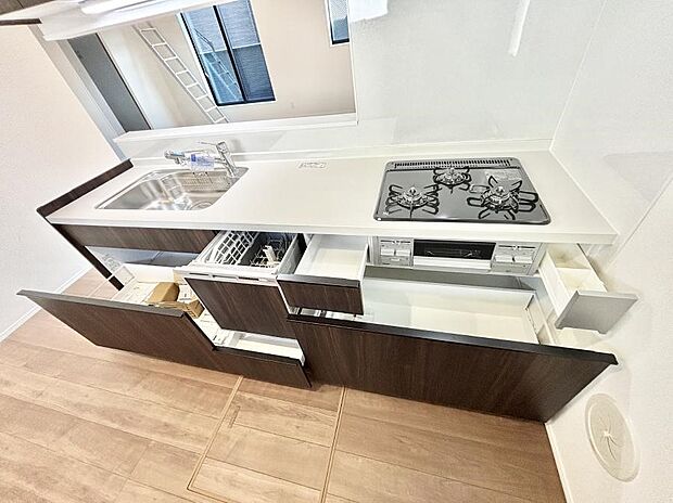 使いやすさを優先したスライド式収納タイプ!