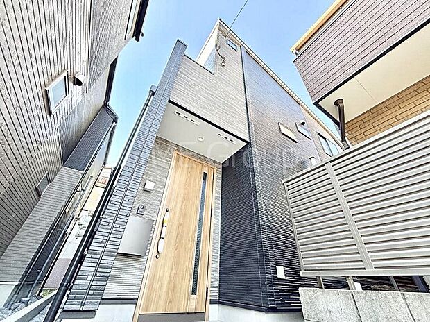 洗練された外観、上質な住空間が広がる室内は永く安心して過ごせる住居です。