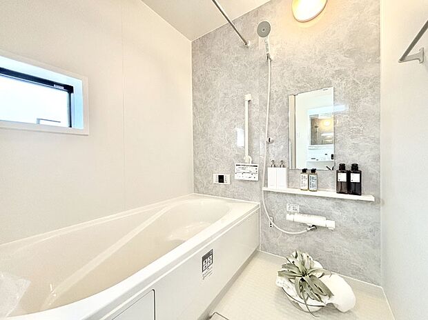 落ち着いた雰囲気でゆっくりお寛ぎいただけるバスルーム