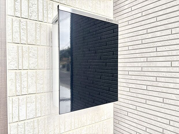シンプルデザインのポスト。